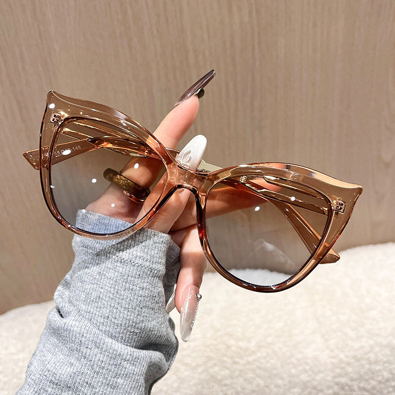 Modische Damen Cat-Eye-Sonnenbrille – Bold Design in Kontrastfarben – UV-Schutz für Strand & City