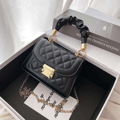 Elegante Designer-Tasche mit edler Steppung & modischem Statement-Griff – Exklusiver Look
