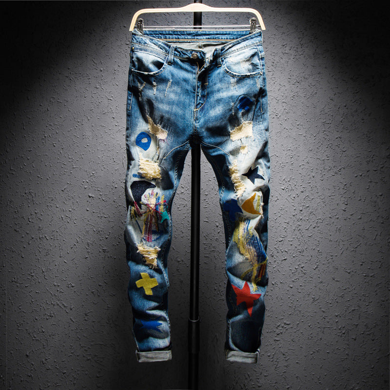 Bunt bestickte Loch-Jeans