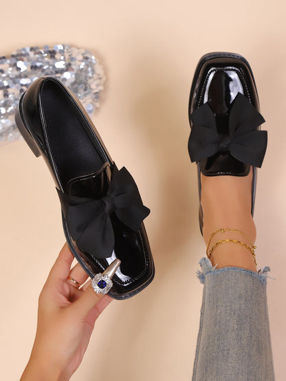 Elegante Leder-Loafer mit Blockabsatz und Schleife