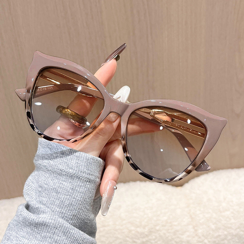 Modische Damen Cat-Eye-Sonnenbrille – Bold Design in Kontrastfarben – UV-Schutz für Strand & City