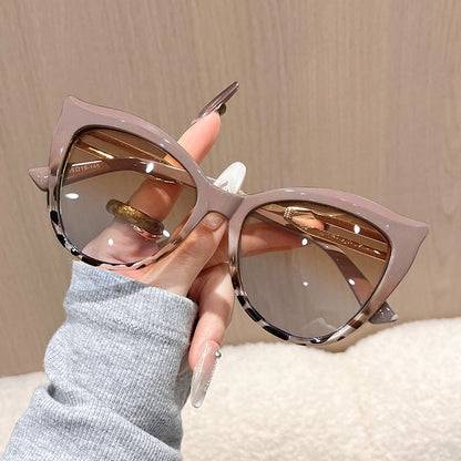 Modische Damen Cat-Eye-Sonnenbrille – Bold Design in Kontrastfarben – UV-Schutz für Strand & City