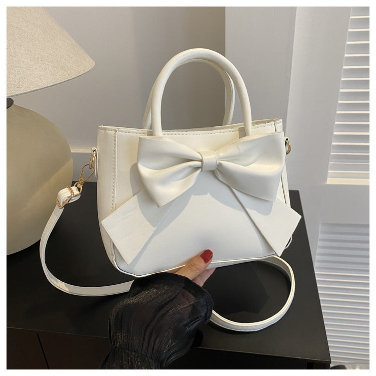 Elegante quadratische Handtasche mit XXL-Schleife