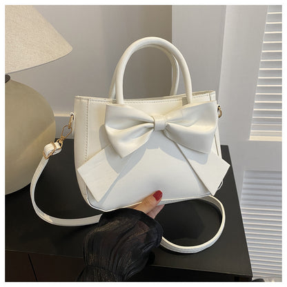 Elegante quadratische Handtasche mit XXL-Schleife