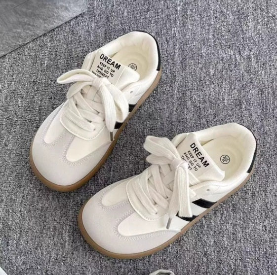 Vielseitige Sneaker im German-Training-Style