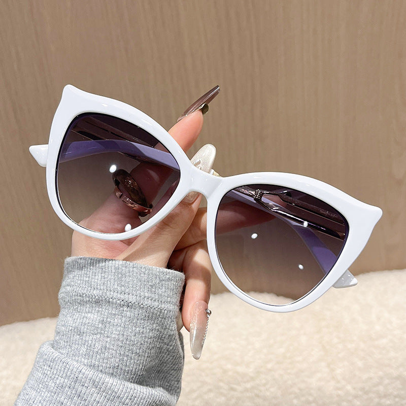 Modische Damen Cat-Eye-Sonnenbrille – Bold Design in Kontrastfarben – UV-Schutz für Strand & City