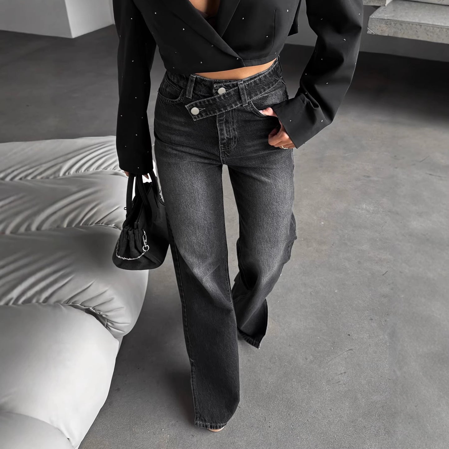 Damen Flare-Jeans mit schrägem Bund – High-Waist & leicht ausgestellt – Washed Black Denim