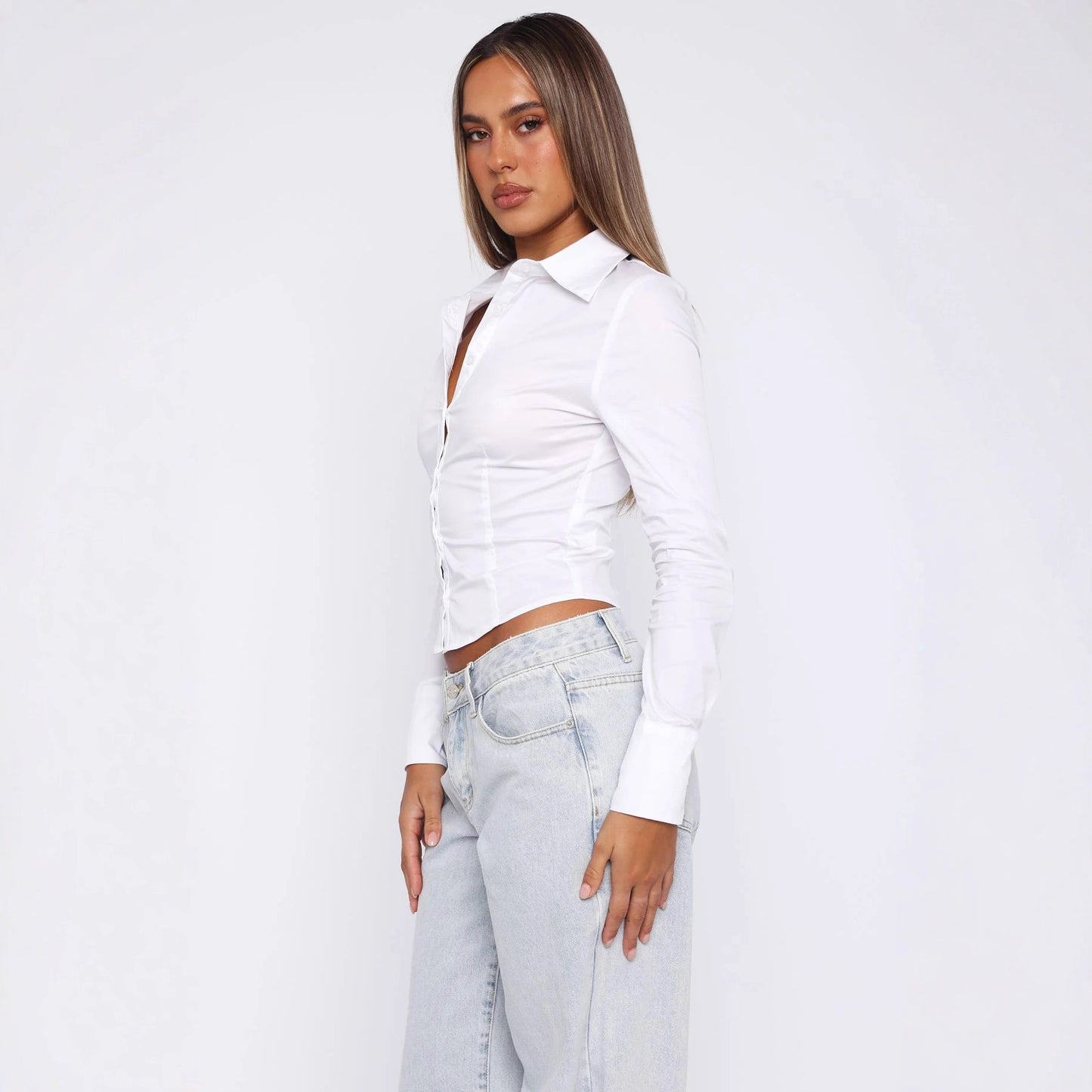 Damen Longsleeve in strahlendem Weiß – Eleganter Commuter-Style – Figurbetonte Slim-Fit Passform