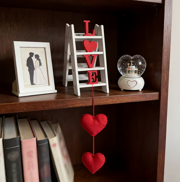 Romantische LOVE-Leiter aus Holz – Elegante Tischdeko