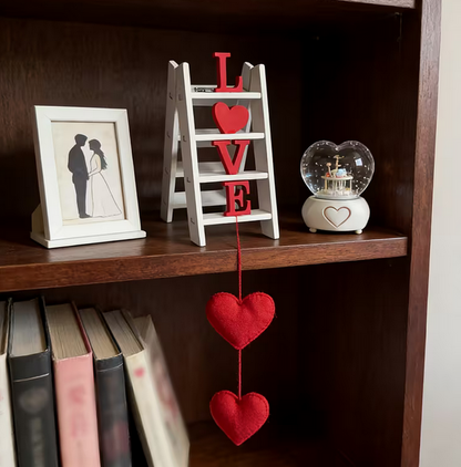 Romantische LOVE-Leiter aus Holz – Elegante Tischdeko