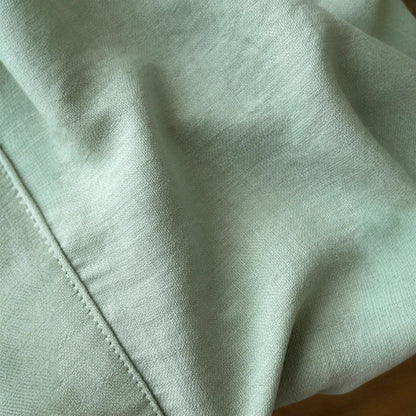 Figurbetonter Minirock mit verspielter Raffung und Rüschensaum