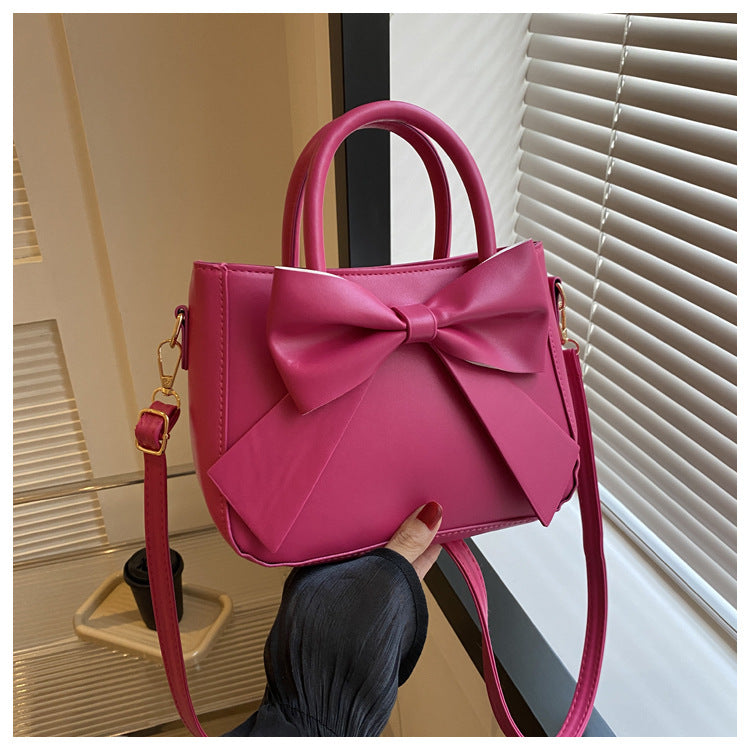 Elegante quadratische Handtasche mit XXL-Schleife
