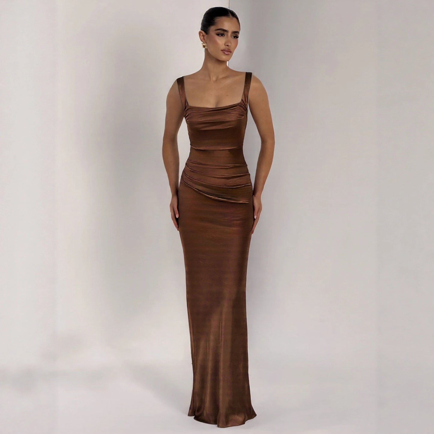 Elegantes Bodenlanges Abendkleid – Figurbetonter Bodycon-Schnitt – Exklusives Satin-Finish in Coffee Brown