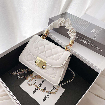 Elegante Designer-Tasche mit edler Steppung & modischem Statement-Griff – Exklusiver Look
