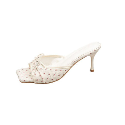 Quadratische Peep-Toe Sandaletten mit zarter Schleife