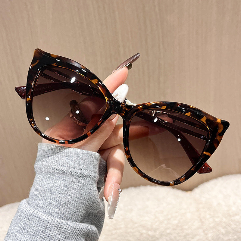 Modische Damen Cat-Eye-Sonnenbrille – Bold Design in Kontrastfarben – UV-Schutz für Strand & City