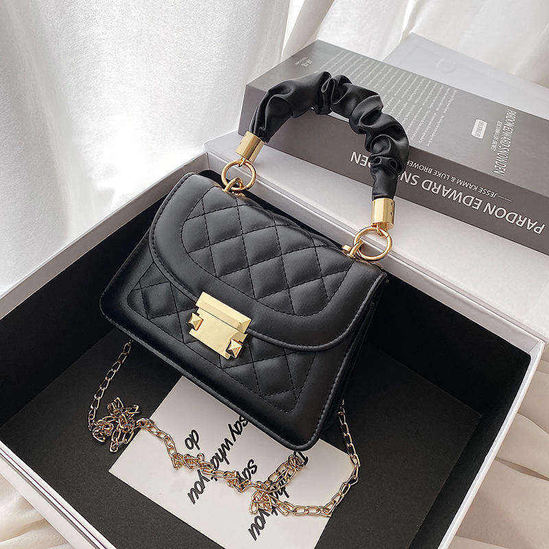Elegante Designer-Tasche mit edler Steppung & modischem Statement-Griff – Exklusiver Look