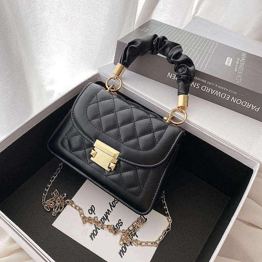 Elegante Designer-Tasche mit edler Steppung & modischem Statement-Griff – Exklusiver Look