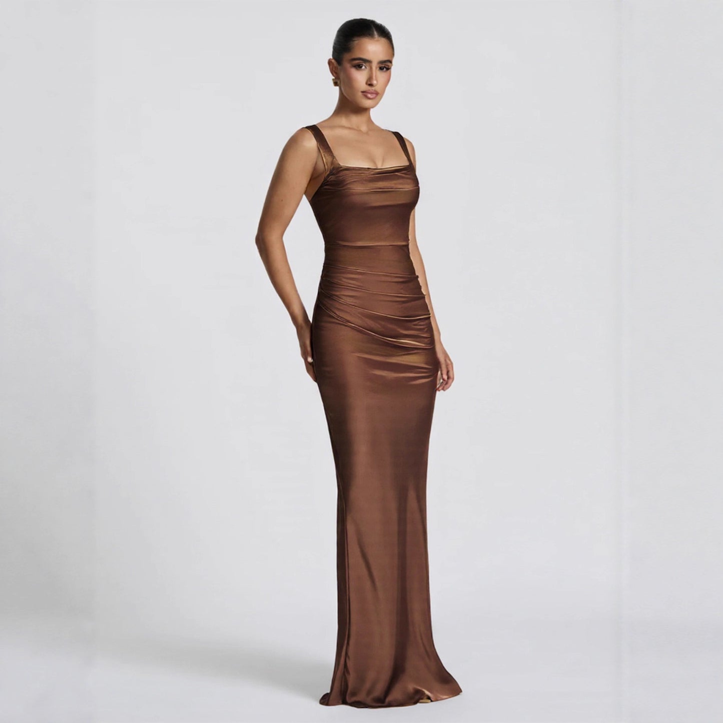 Elegantes Bodenlanges Abendkleid – Figurbetonter Bodycon-Schnitt – Exklusives Satin-Finish in Coffee Brown