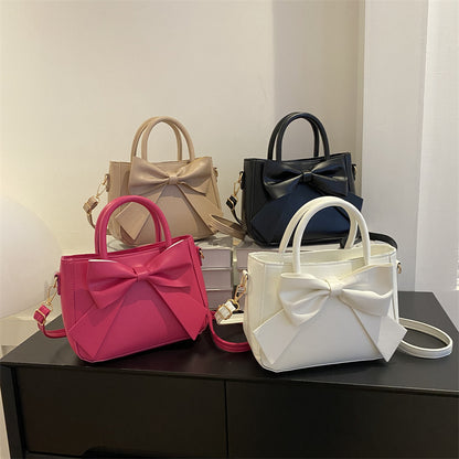 Elegante quadratische Handtasche mit XXL-Schleife