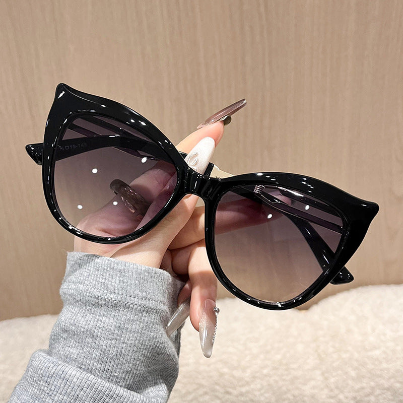 Modische Damen Cat-Eye-Sonnenbrille – Bold Design in Kontrastfarben – UV-Schutz für Strand & City