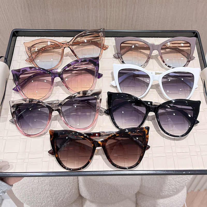 Modische Damen Cat-Eye-Sonnenbrille – Bold Design in Kontrastfarben – UV-Schutz für Strand & City